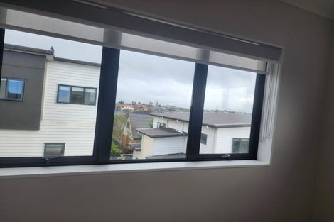 Photo of property in 4223b Great North Road, Glendene, Auckland, 0602