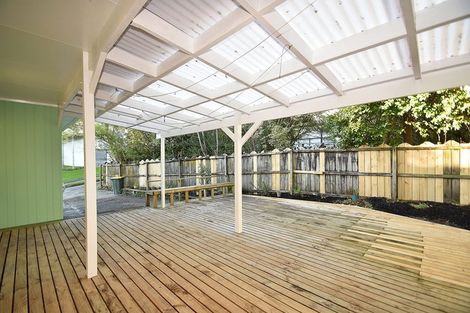 Photo of property in 27 Wallace Road, Ranui, Auckland, 0612