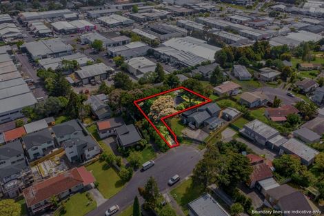 Photo of property in 10 Tusac Place, Totara Vale, Auckland, 0627