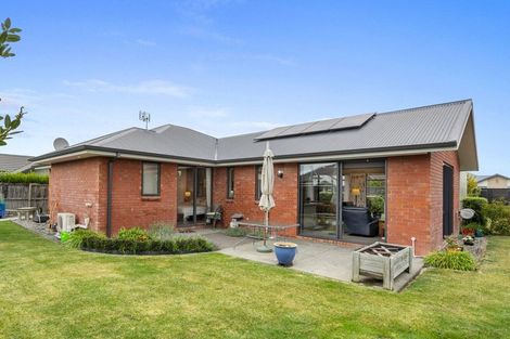 Photo of property in 16 Chestnut Place, Rangiora, 7400