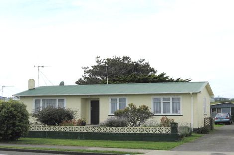 Photo of property in 26 Polson Street, Castlecliff, Whanganui, 4501