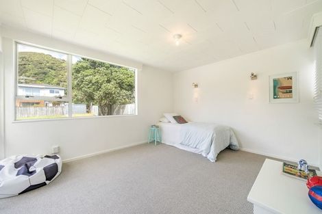 Photo of property in 25 Tuatoru Street, Eastbourne, Lower Hutt, 5013