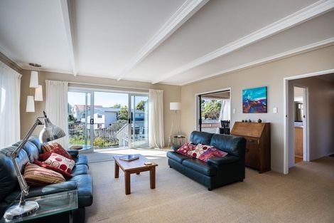 Photo of property in 8 Saint Ives Grove, Whalers Gate, New Plymouth, 4310