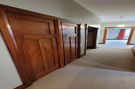 Photo of property in 32 Victoria Road, New Plymouth, 4310