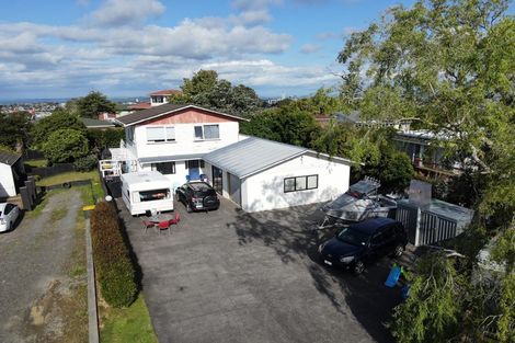 Photo of property in 473 Glenfield Road, Glenfield, Auckland, 0629