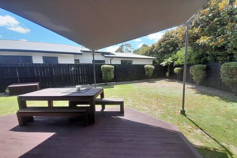 Photo of property in 5 D'urville Place, Kelvin Grove, Palmerston North, 4414