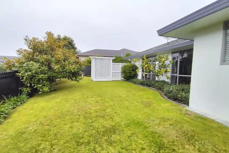 Photo of property in 38 Moyrus Crescent, East Tamaki Heights, Auckland, 2016
