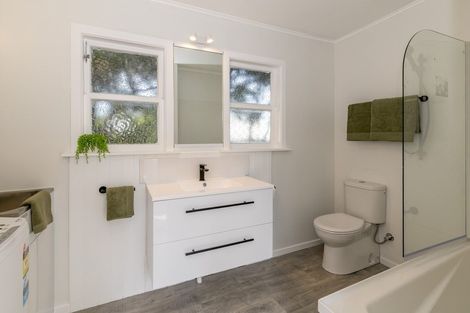 Photo of property in 24 Alexander Road, Raumati Beach, Paraparaumu, 5032