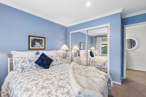 Photo of property in 92 Willowview Drive, Redwood, Christchurch, 8051