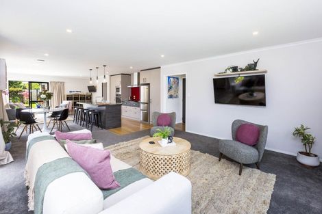 Photo of property in 24 Te Kaeaea Crescent, Wallaceville, Upper Hutt, 5018