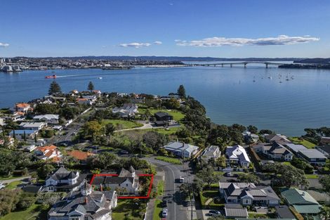Photo of property in 43 Stanley Point Road, Stanley Point, Auckland, 0624