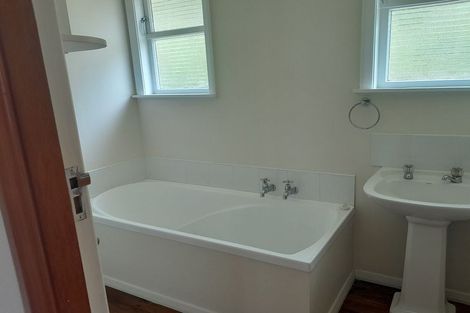 Photo of property in 92 Pinehaven Road, Pinehaven, Upper Hutt, 5019