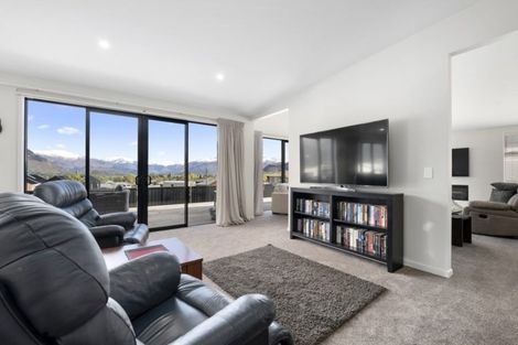 Photo of property in 2 Kereru Crescent, Wanaka, 9305