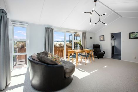 Photo of property in 2/11 Mervyn Place, Plimmerton, Porirua, 5026