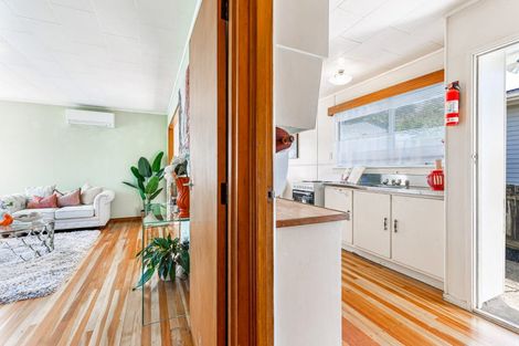 Photo of property in 18 Paewai Road, Glen Eden, Auckland, 0602