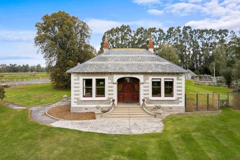 Photo of property in 66 Riverbank Road, Inch Clutha, Kaitangata, 9281