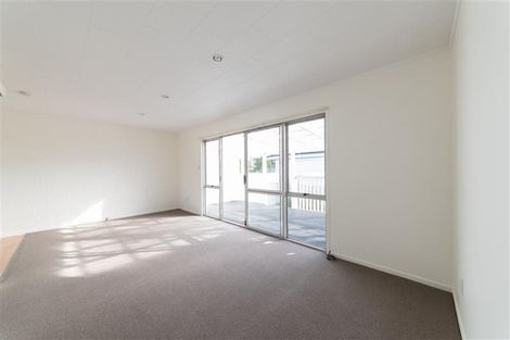 Photo of property in 2/80 Portage Road, New Lynn, Auckland, 0600