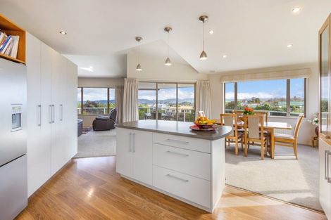 Photo of property in 19 Magnolia Rise, Waipahihi, Taupo, 3330