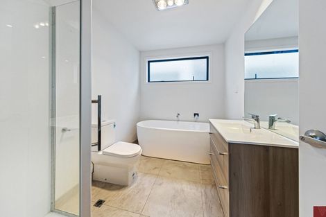 Photo of property in 9 Tapuwae Way, Mangere Bridge, Auckland, 2022