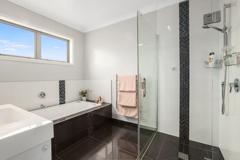 Photo of property in 10 Wangapeka Way, Aotea, Porirua, 5024