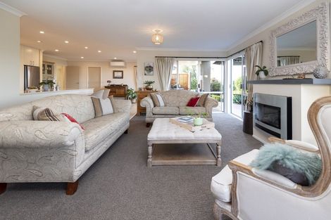 Photo of property in 3 Pounamu Place, Shelly Park, Auckland, 2014