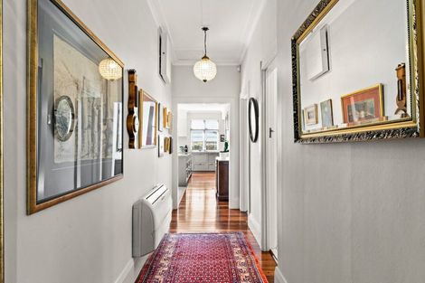 Photo of property in 2 Greenwood Road, Havelock North, 4130