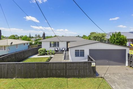 Photo of property in 32 Neil Avenue, Te Atatu Peninsula, Auckland, 0610
