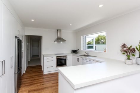 Photo of property in 60 Karina Road, Merrilands, New Plymouth, 4312