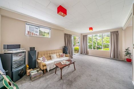 Photo of property in 6 Eastview Grove, Normandale, Lower Hutt, 5010