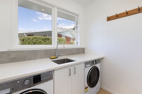 Photo of property in 4b Lynwood Place, Brookfield, Tauranga, 3110