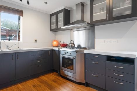 Photo of property in 10 Heaphy Street, Westown, New Plymouth, 4310