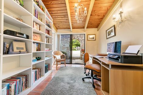 Photo of property in 20 Kingfisher Grove, Greenhithe, Auckland, 0632