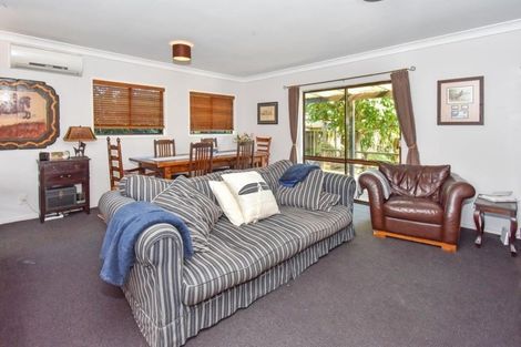 Photo of property in 4 Millen Place, Clarks Beach, 2122