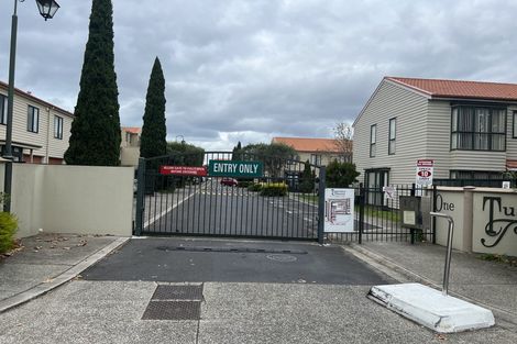 Photo of property in Tuscany Towers, 8/1 Ambrico Place, New Lynn, Auckland, 0600