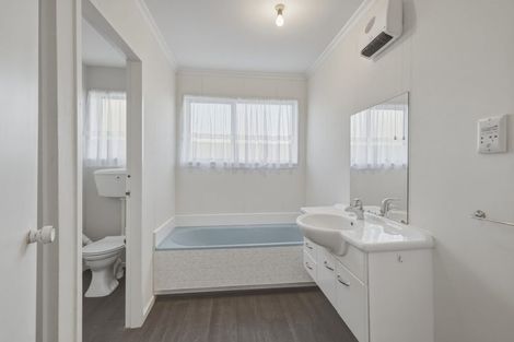 Photo of property in 1/98a Lake Terrace Road, Burwood, Christchurch, 8061