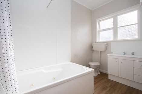 Photo of property in 76 Williams Street, Cambridge, 3434