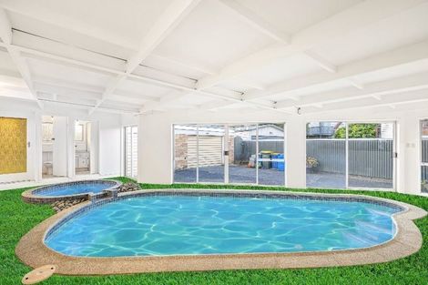 Photo of property in 12 Knox Road, Swanson, Auckland, 0612