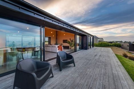 Photo of property in 5 Sowerby Place, Richmond Hill, Christchurch, 8081