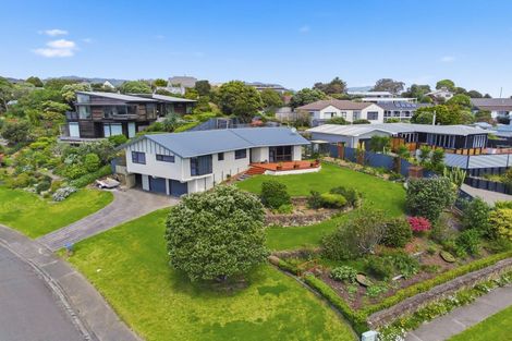 Photo of property in 2 Sunset Terrace, Waikanae Beach, Waikanae, 5036