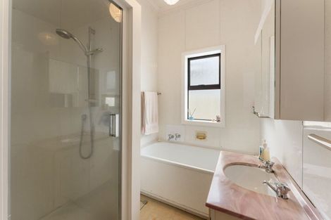 Photo of property in 4 Roxburgh Grove, Petone, Lower Hutt, 5012