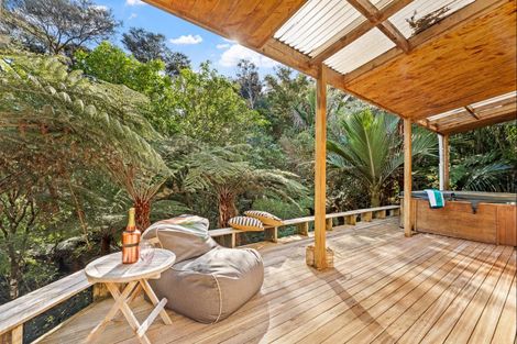 Photo of property in 35 Clinton Road, Tawharanui Peninsula, Matakana, 0986