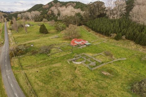 Photo of property in 921 Ongo Road, Hunterville, 4782