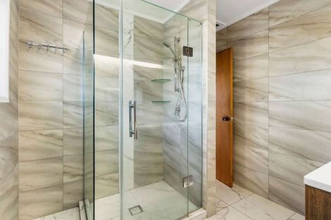 Photo of property in 36 Sunset Road, Unsworth Heights, Auckland, 0632