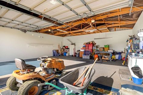 Photo of property in 15 Awaroa Stream Drive, Waiuku, 2123