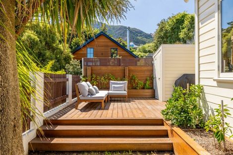 Photo of property in 4 Ripon Street, Lyttelton, 8082