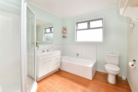 Photo of property in 12 Tawhana Crescent, Red Beach, 0932