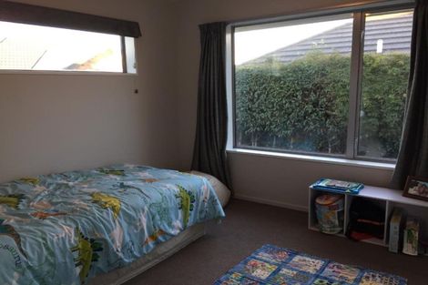 Photo of property in 26 Foresters Crescent, Parklands, Christchurch, 8083