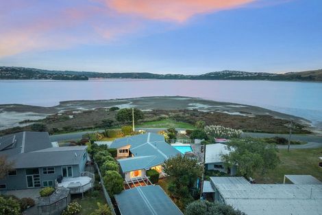 Photo of property in 7 Motukaraka Point, Pauatahanui, Porirua, 5381