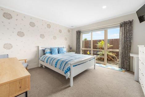 Photo of property in 11 Chestnut Close, Kelvin Grove, Palmerston North, 4414