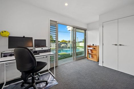 Photo of property in 15 Beechwood Road, Rothesay Bay, Auckland, 0630